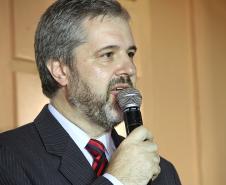 Antonio Prataviera Calcagnoto, diretor de Relações Institucionais, Governamentais e RSE da Renault do Brasil na noite desta segunda-feira (20) em Paranaguá para a inauguração da Biblioteca Municipal Mario Marcondes Lobo. Foto:Rodrigo Leal /APPA